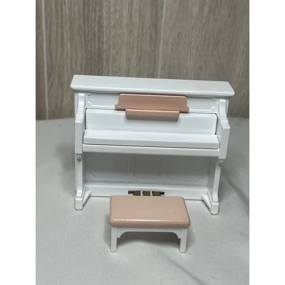 Sylvanian Families Calico Critters - White Piano With Pink Bench